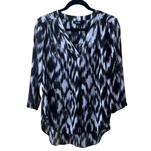 a.n.a Black and White Ikat V-Neck Blouse- Size Medium